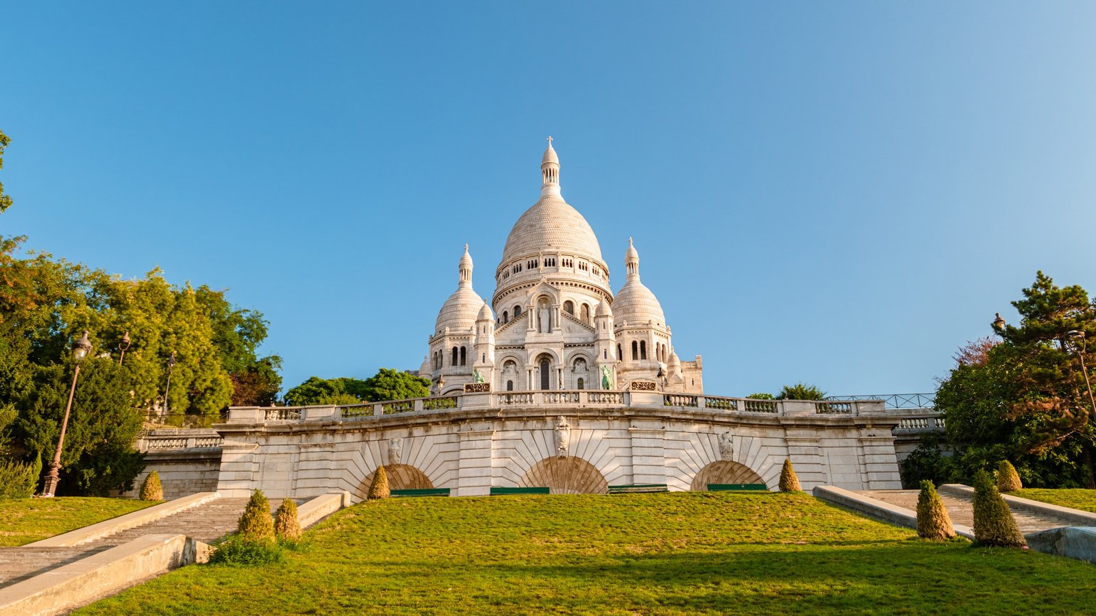 Montmarte Paris, Sacre Coeur Cathedral in Montmartre, Paris, France, morning in Paris