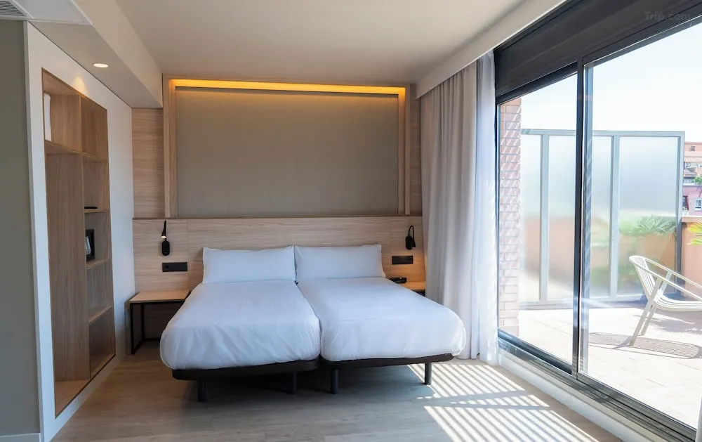 0220x12000emakahzFEAE_W_1280_853_R5