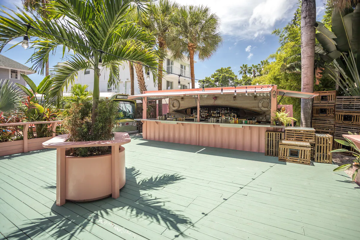 miami hotel pool bar 2