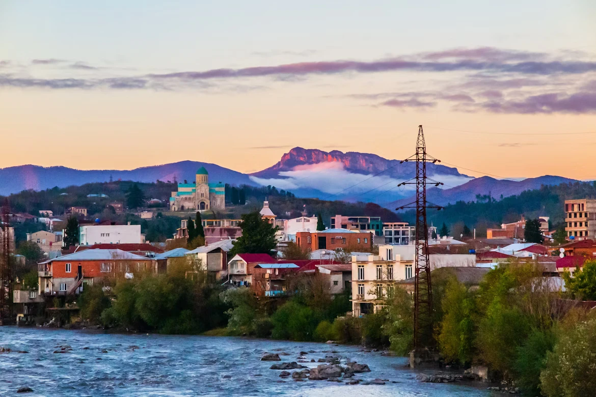 photo-1540732555795-87316a135c75