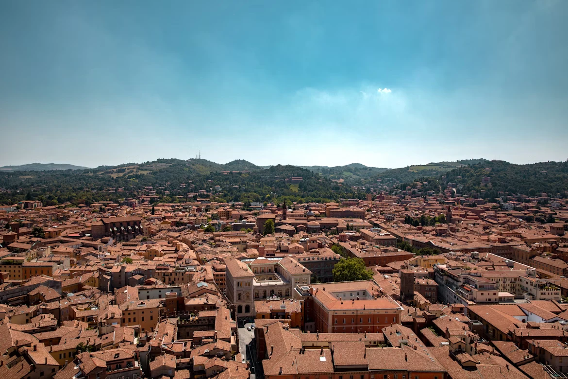 photo-1579964571850-bb2fe26751e9