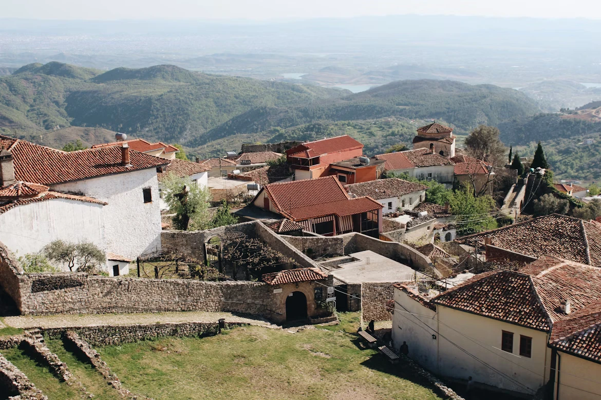 photo-1601575930200-8fb42cde2b39