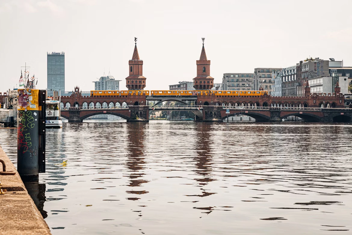 photo-1628542751496-3fe1d907b744-2