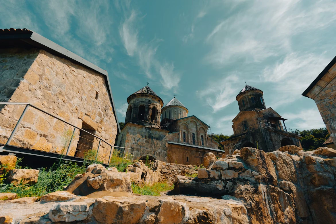 photo-1644591877317-6b3761e69f96-1