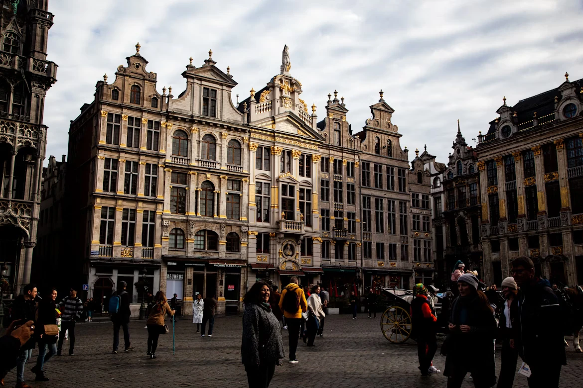 photo-1668428202528-bf3d5ed88560