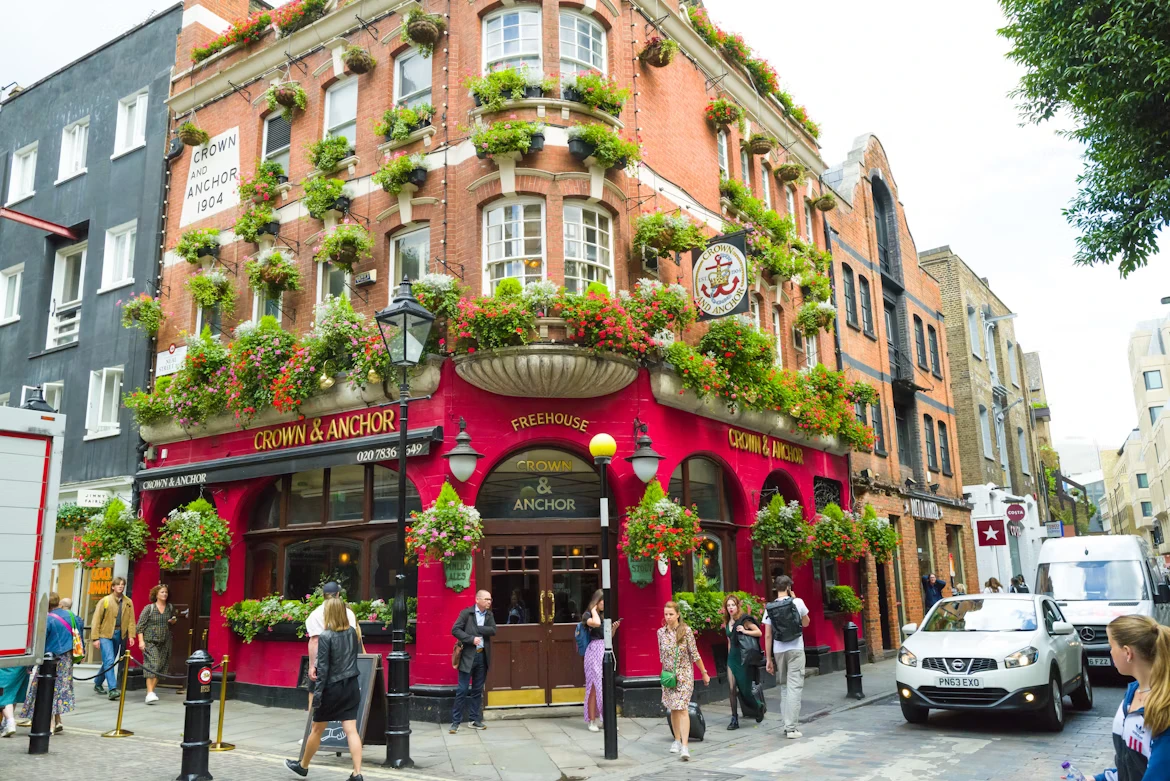 photo-1692376835608-52a1948ee954