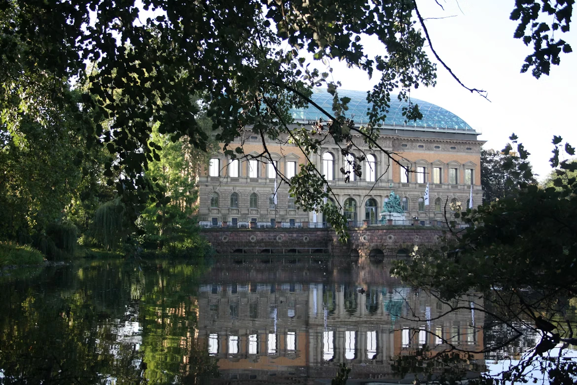 photo-1706905349854-a4bdc789e67e