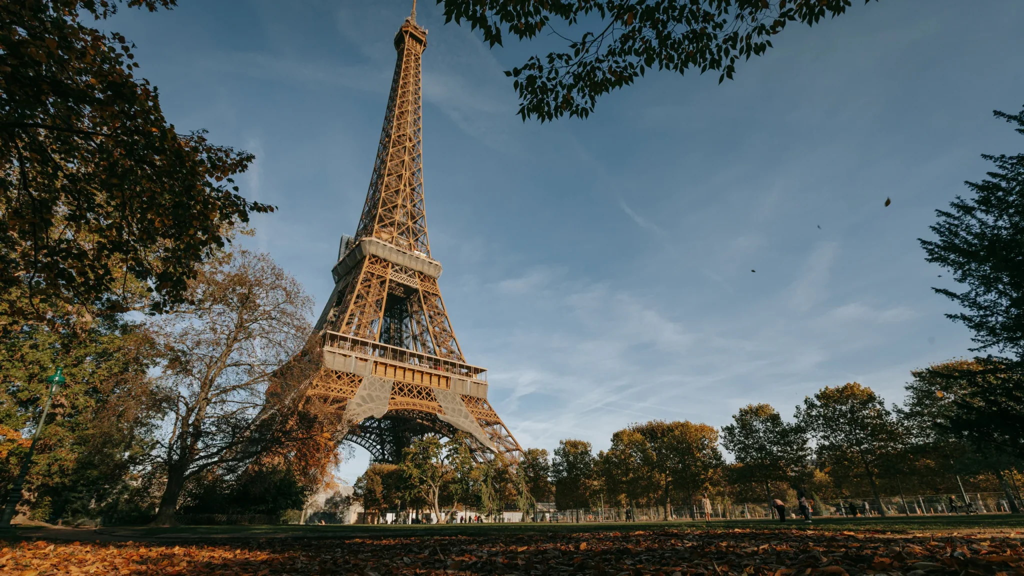 534482-champ-de-mars-1