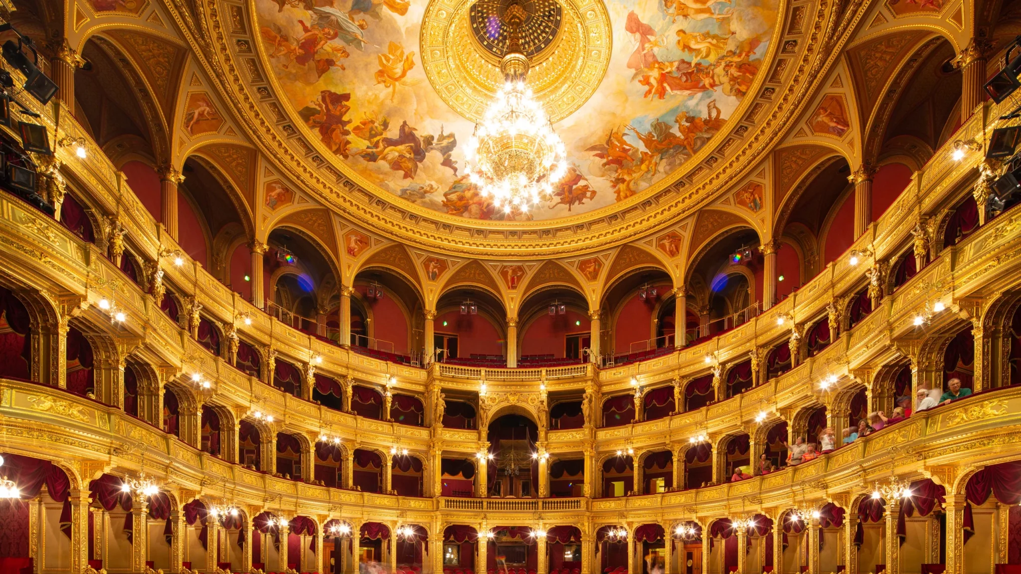 553999-hungarian-state-opera-house-magyar-allami-operahaz