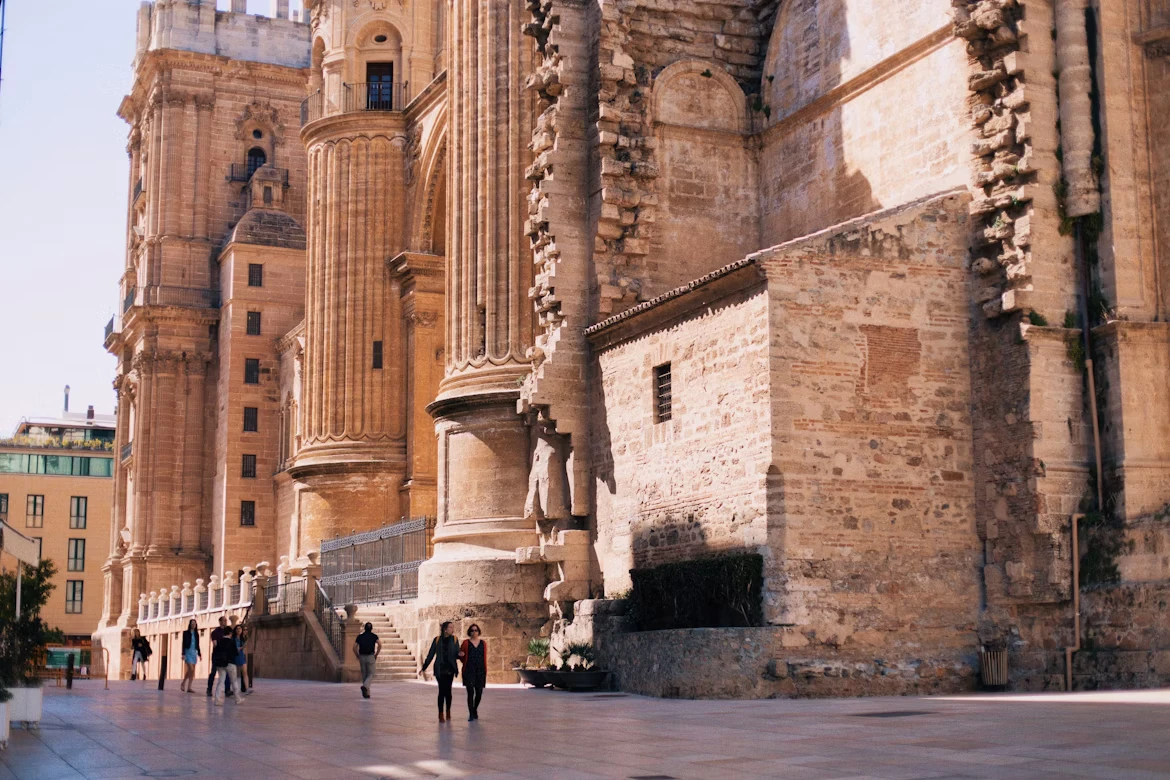 photo-1553775557-aed4d852f0d5-1