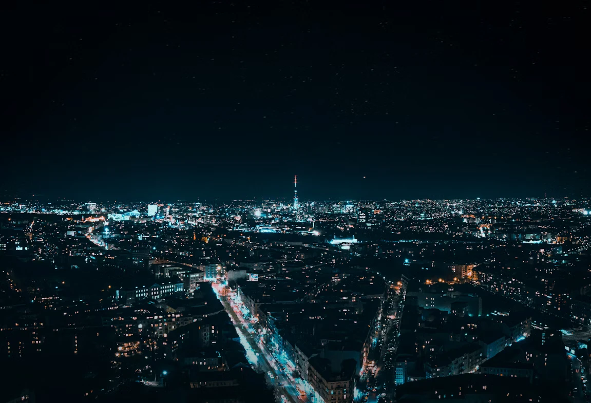 photo-1580975438690-58288e22efca-2