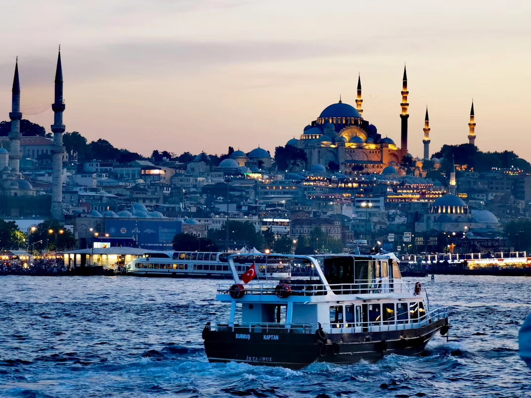 photo-1626956291772-3aa243614fd0-2