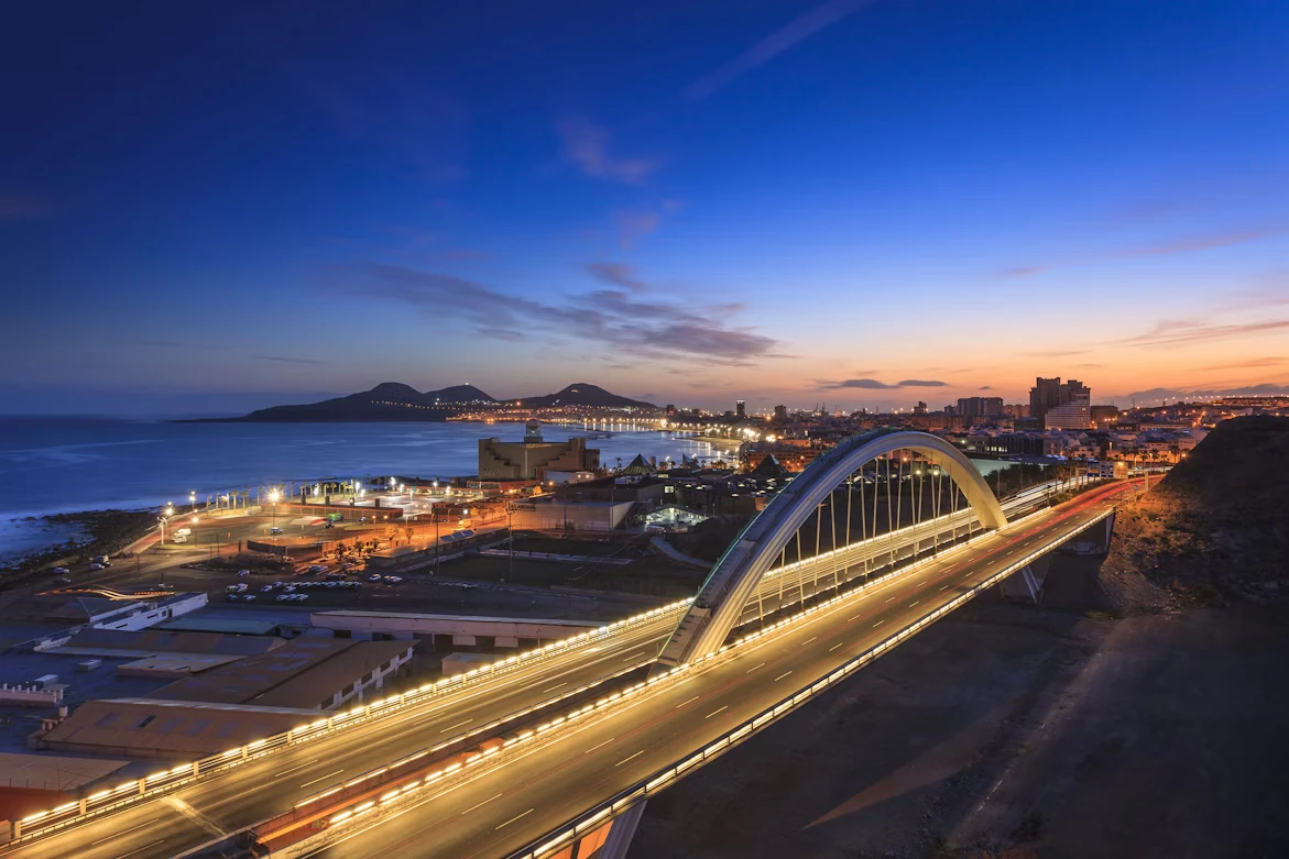 photo-1639386502009-aa1da786179a