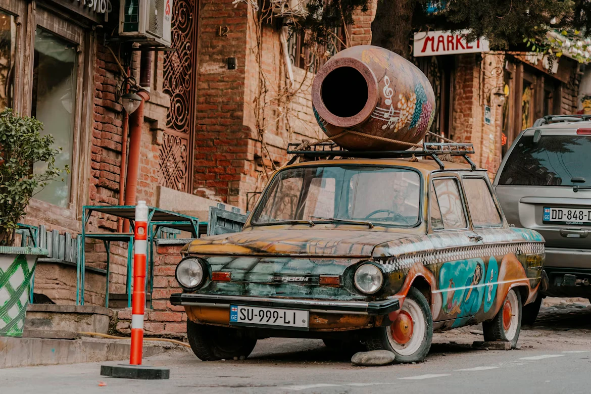 photo-1675960318009-d3a351940c81