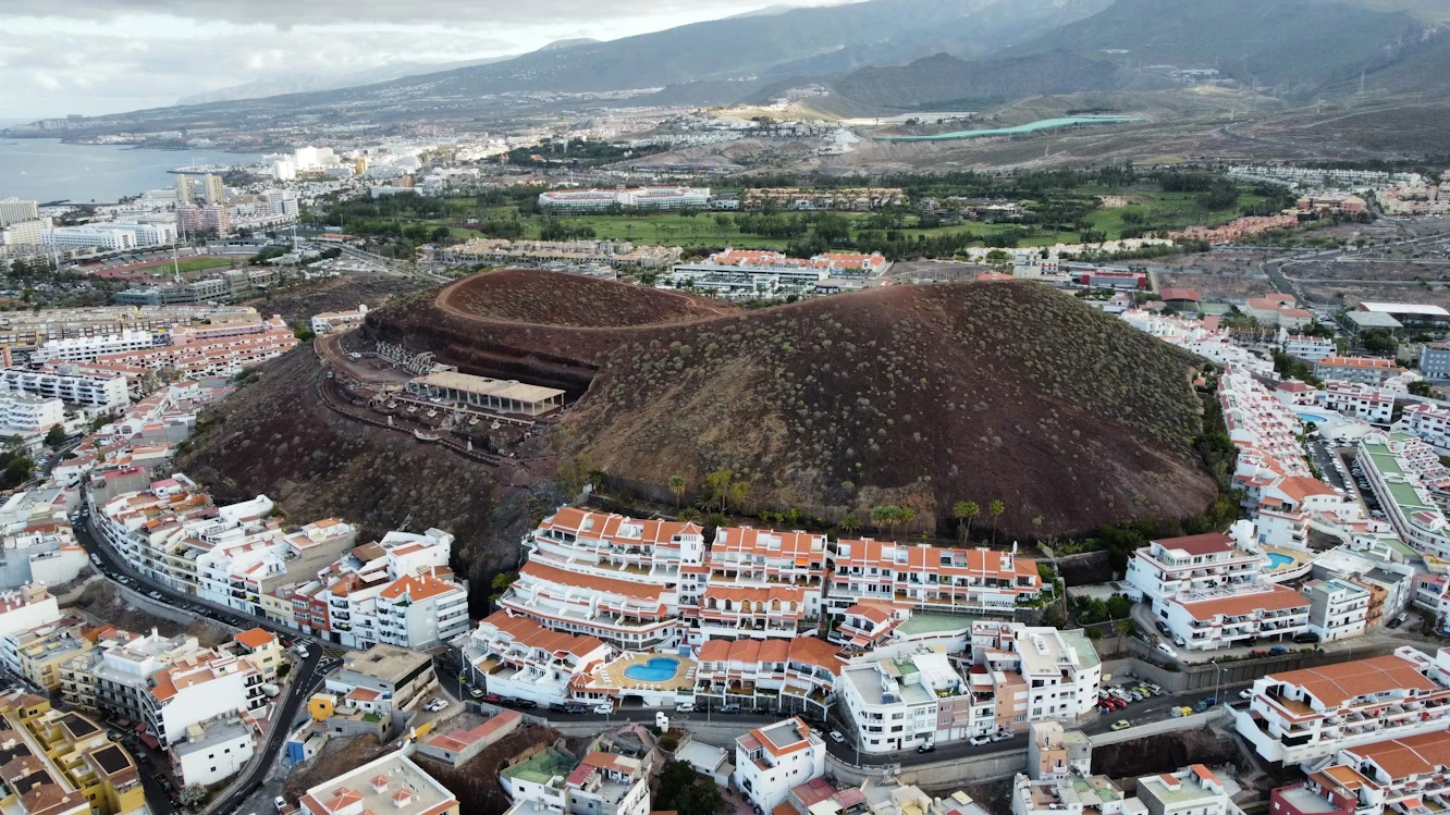 photo-1749387920041-24fe0d82eccf