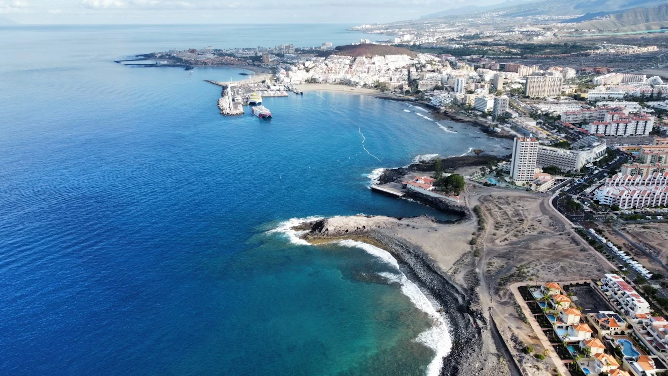 photo-1749387920046-243fe41dd374