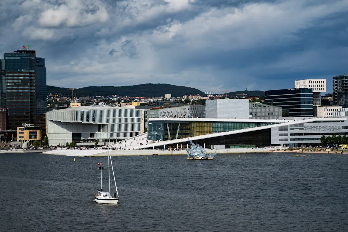 photo-1751635234283-7e3e64cb32fe