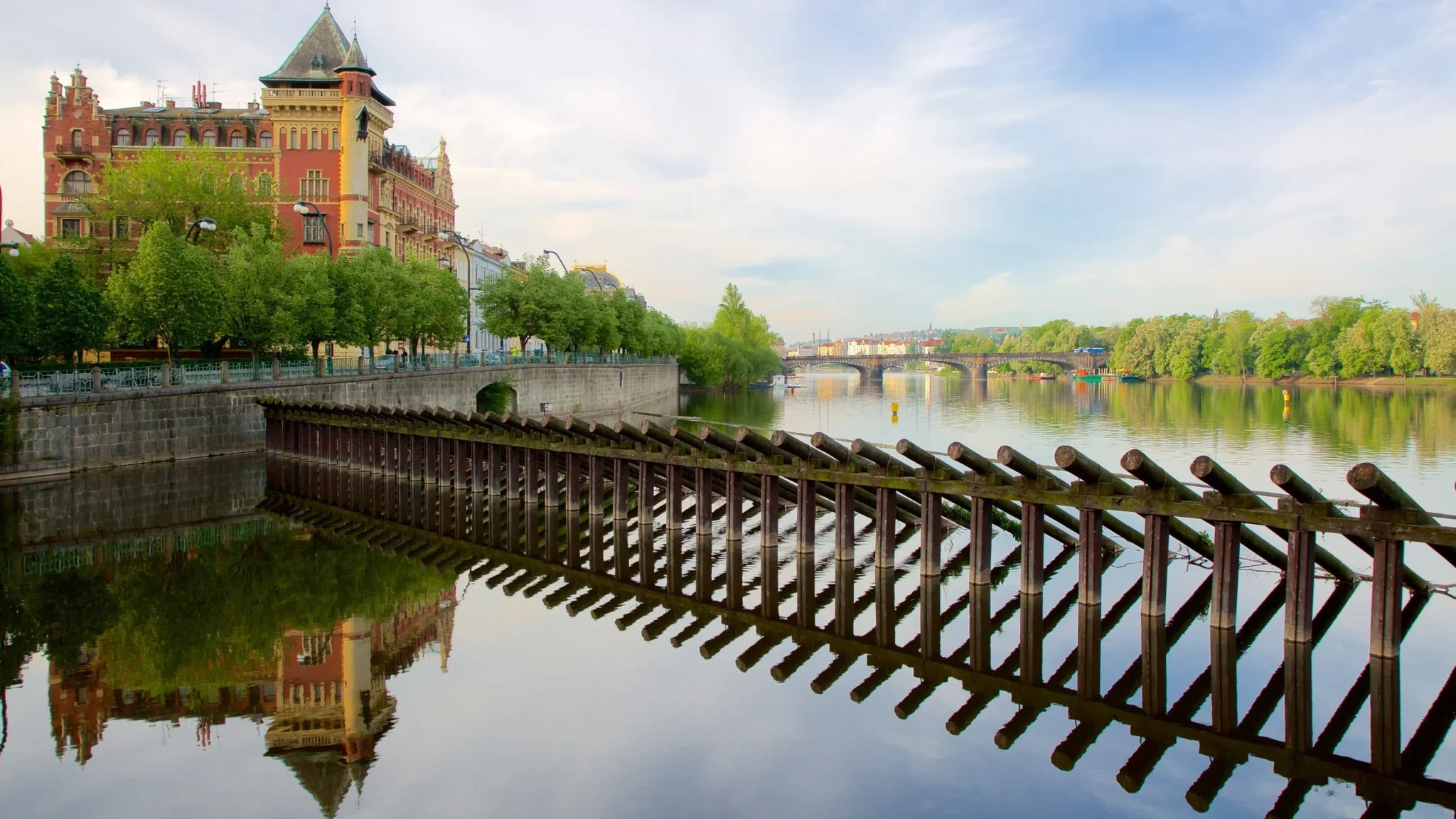 122475-Prague-And-Vicinity